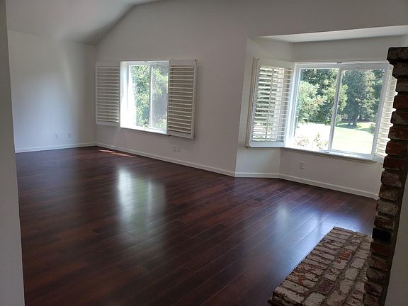 3rd image of 4132 Whispering Oaks Ln