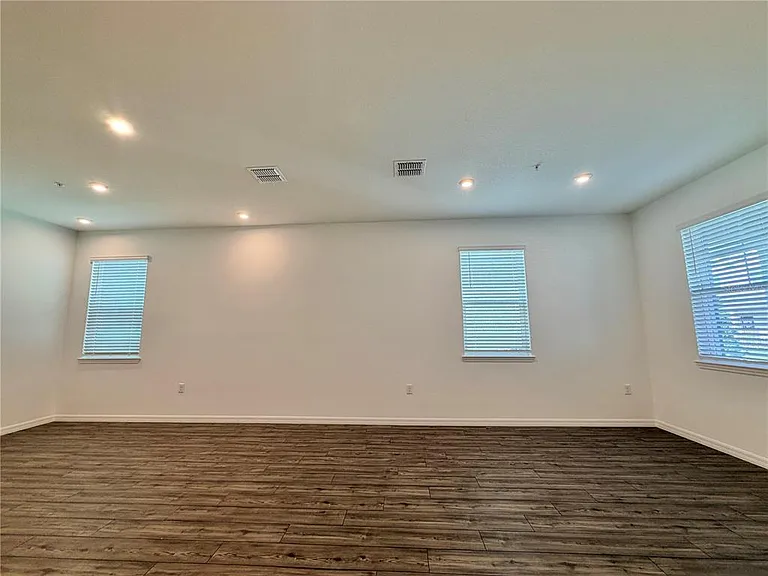 449 Belmond Dr — Photo 5