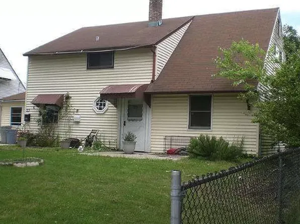 23 Whitewood Dr, Levittown, PA 19057