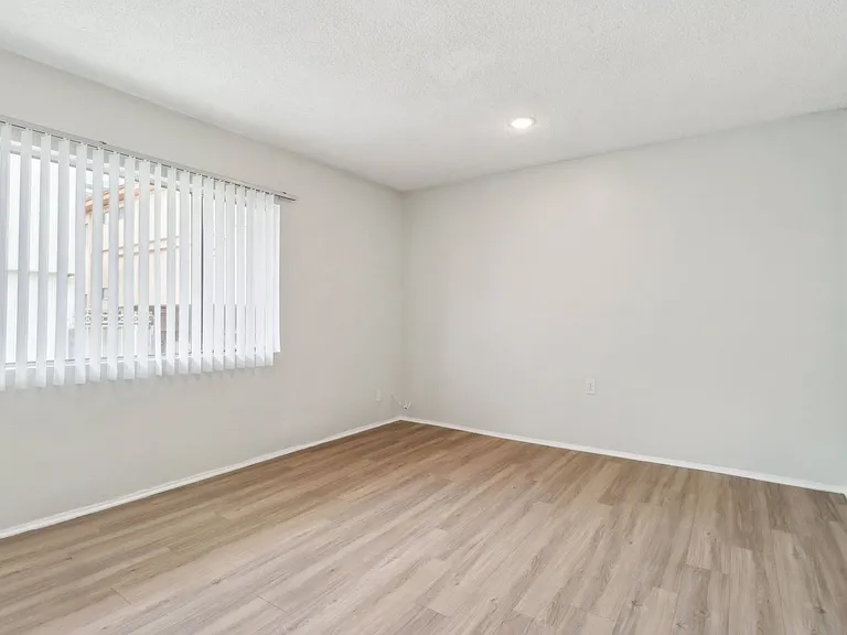 1275 Federal Ave — Photo 21
