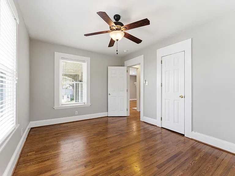 202 Warren St — Photo 11
