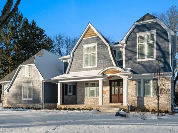 3130 Middlebury Ln, Bloomfield Hills, MI 48301