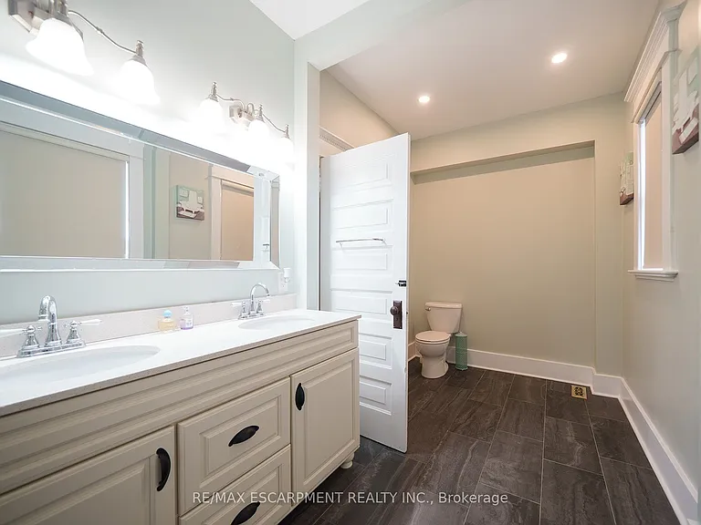 8 William St — Photo 32