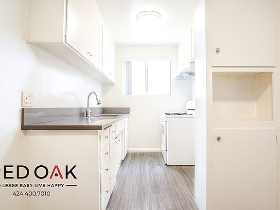 3rd image of 12731 Moorpark St #4
