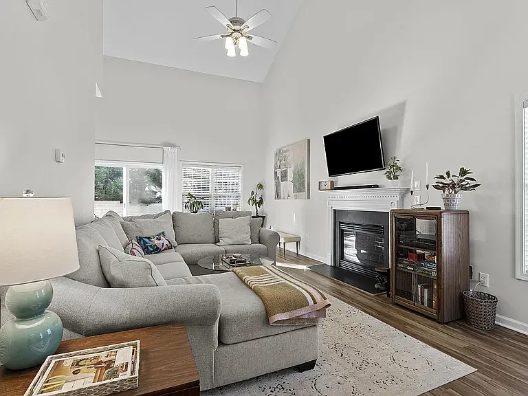 2404 Horizon Hike Ct — Photo 2