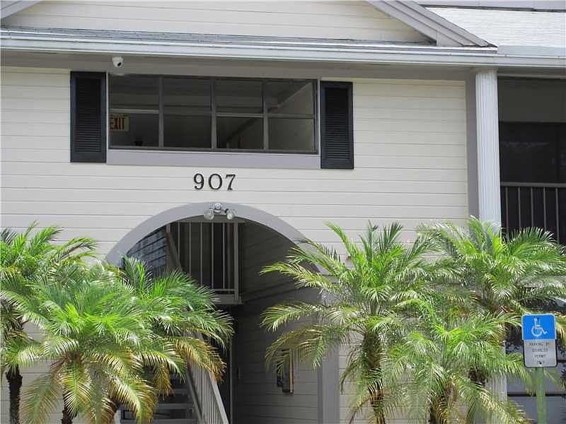 1st image of 907 NE 199th St APT 201