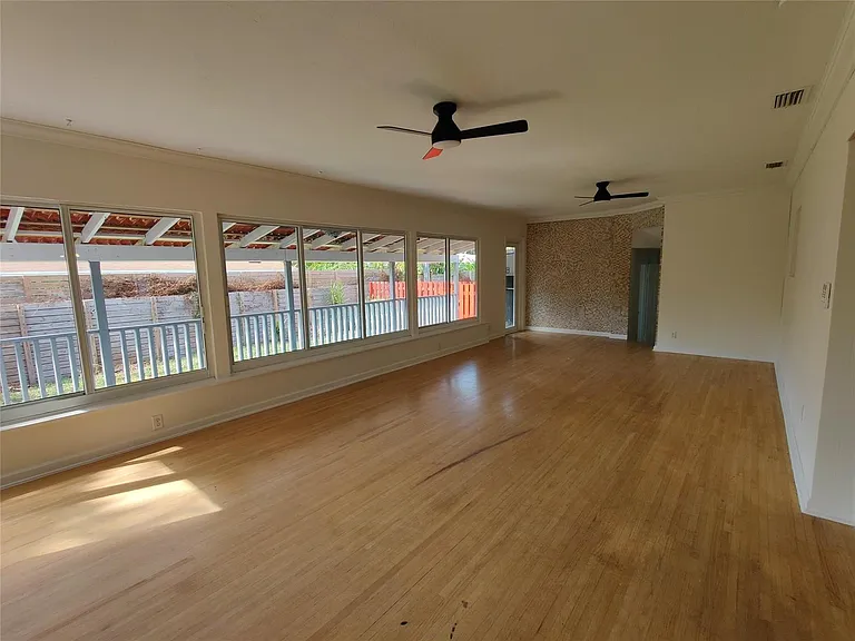 733 NE 18th Ave — Photo 38