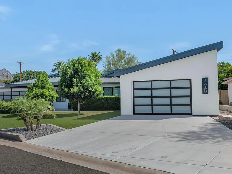 3420 E Oregon Ave — Photo 3