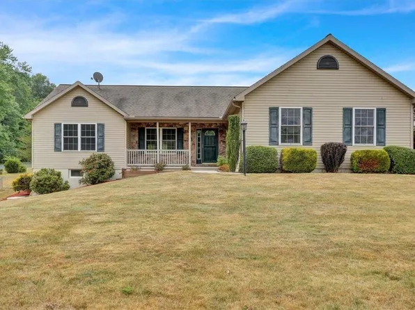 126 Grist Mill Rd, Schuylkill Haven, PA 17972