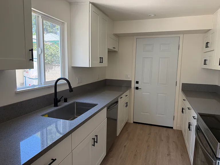 9655 Woodruff Ave #B — Photo 15