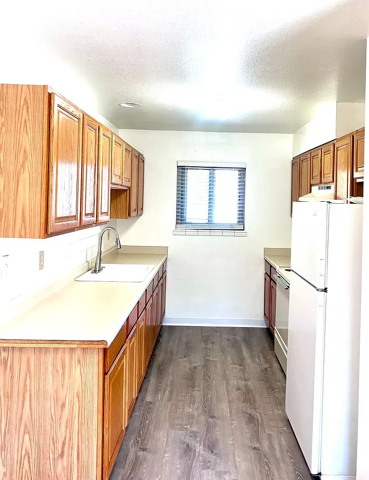 625 Sullivan Lane — Photo 1
