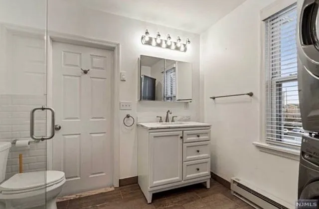 454 Undercliff Ave — Photo 10