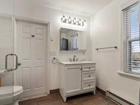 454 Undercliff Avenue image 10 of 16