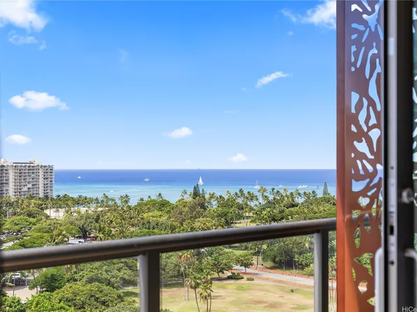 2045 Kalakaua Ave APT 1412, Honolulu, HI 96815