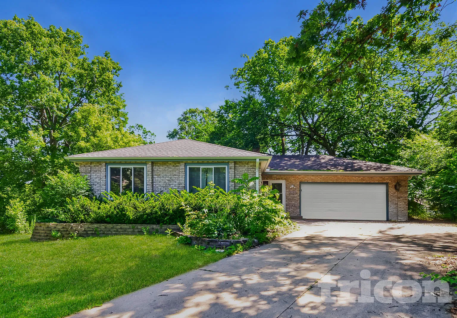 1235 Wilderness Parks Circle Eagan MN — Photo 1