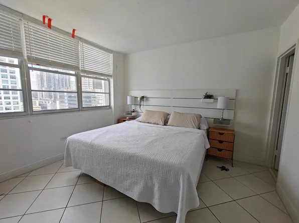 801 Brickell Bay Dr, Miami, FL