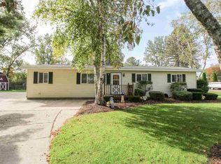 4076 Eastport Dr, Bridgeport, MI 48722