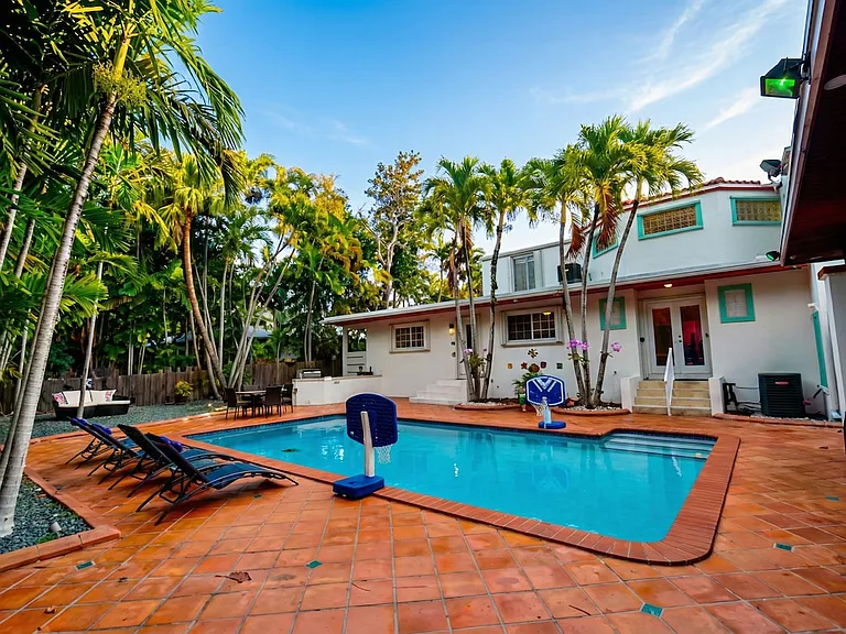 3060 S Miami Ave — Photo 32