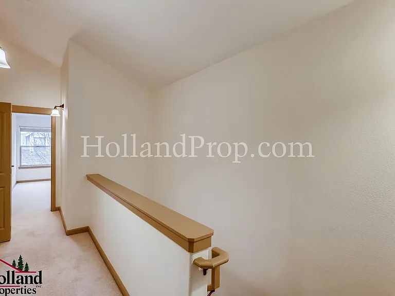1982 NE 49th Way — Photo 16