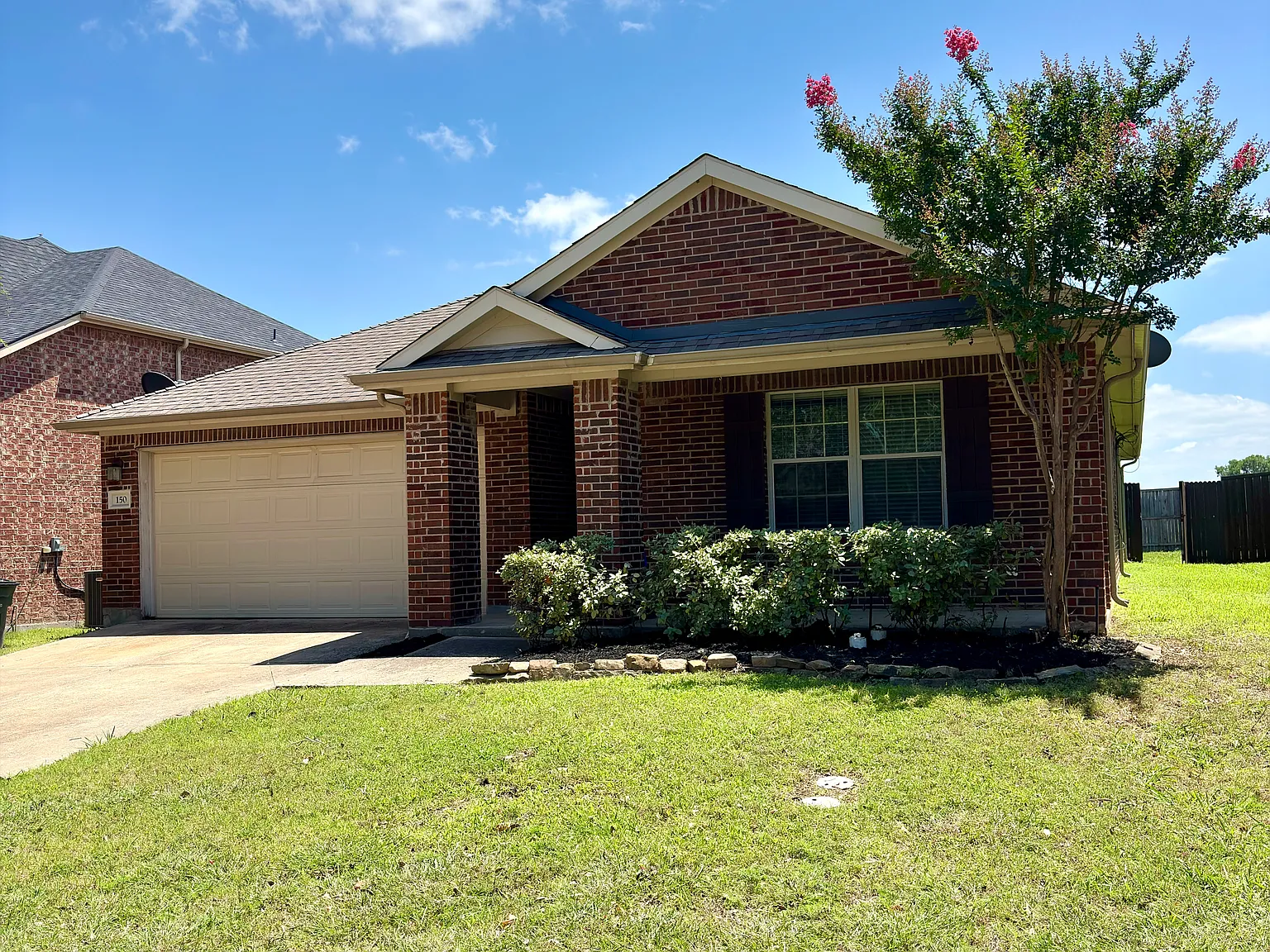 3 bed, 1902 sqft, $1,990 — Photo 2