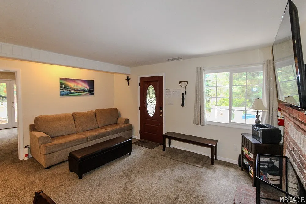 3 bed, 2.5 bath, 1456 sqft, $2,400 — Photo 4