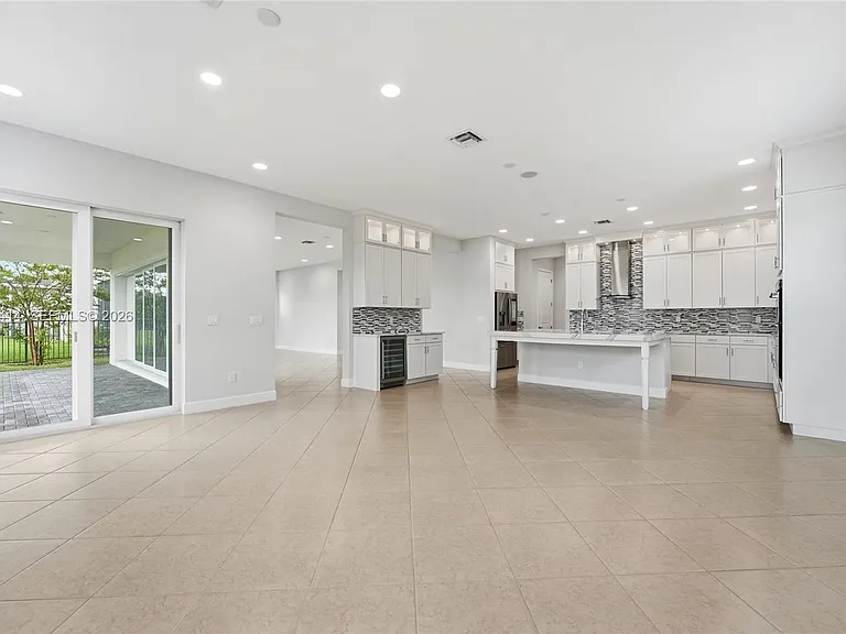 15239 Goldfinch Cir — Photo 9