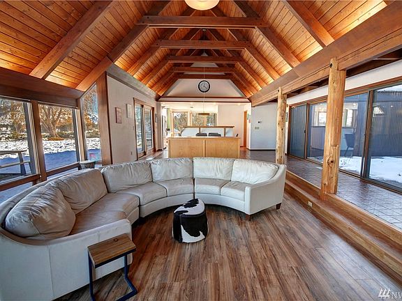 3rd image of 30 Aspen Heights Dr