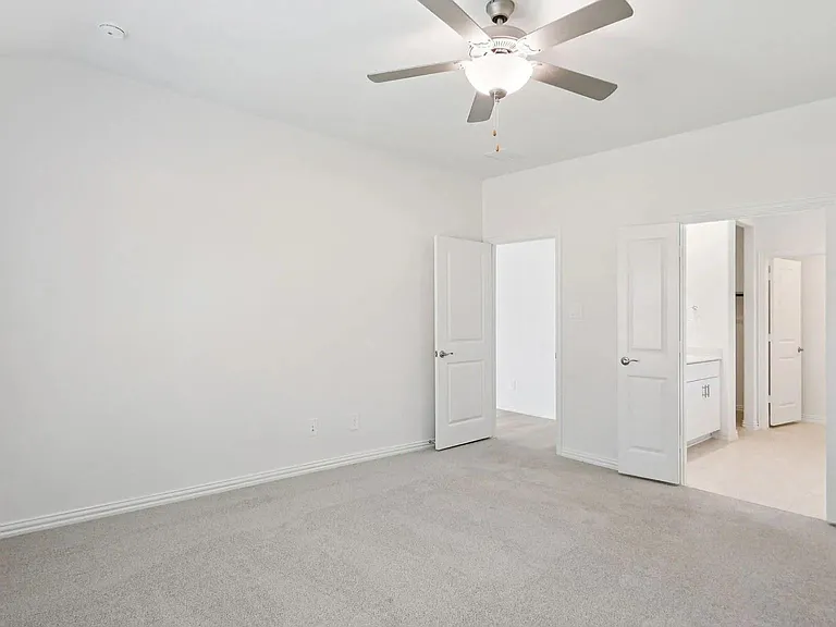 1019 Emberwood Dr — Photo 17