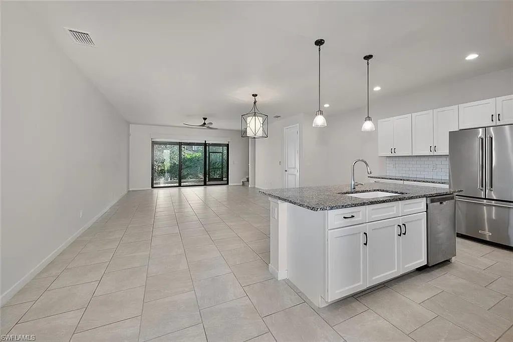 Building Photo - 13010 Pembroke Dr