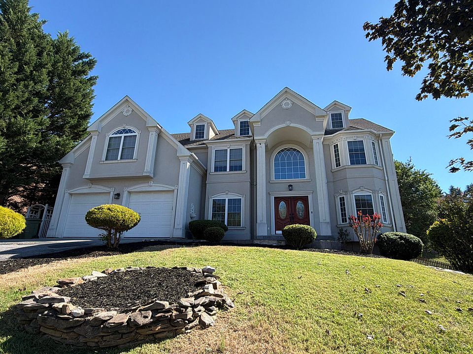 1st image of 906 Saddle Dr
