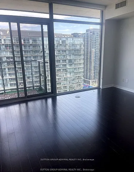 105 The Queensway #2713 — Photo 3