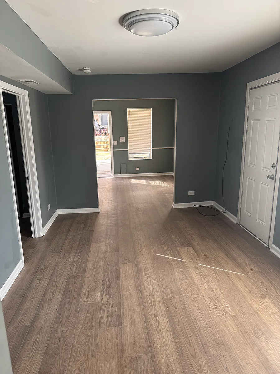 Building Photo - 6620 S Saint Lawrence Ave #1