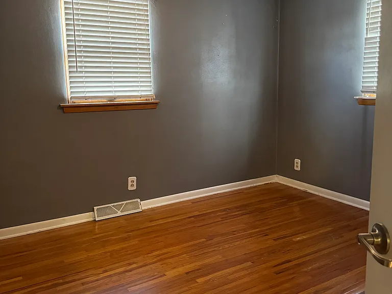2223 Falls Ave — Photo 8