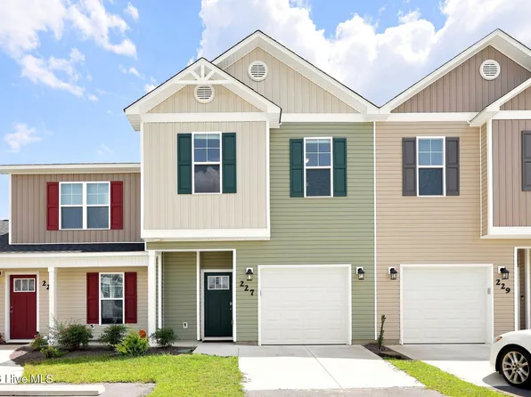 227 Crab Claw Spit Ln, Jacksonville, NC 28546