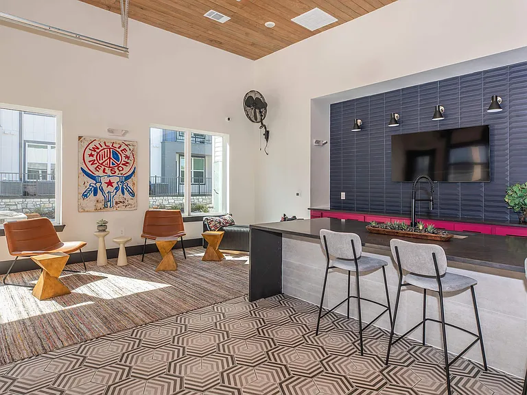 1720 at Harvey — Photo 10