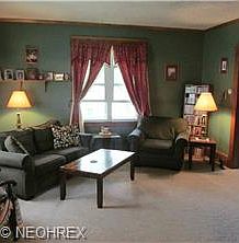 5th image of 822 Aetna St
