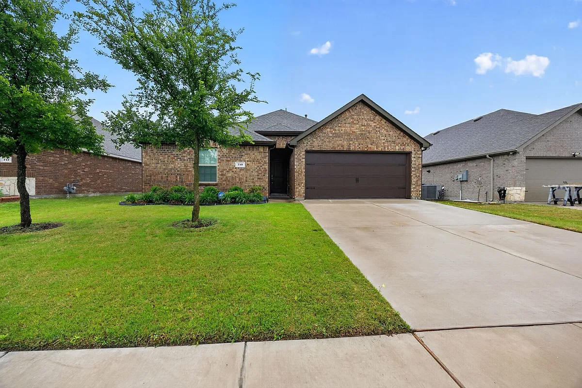 Building Photo - 719 Stampede Ln