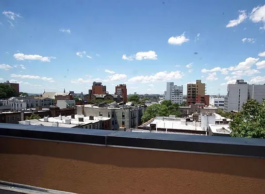 Rented by REAL New York | media 24