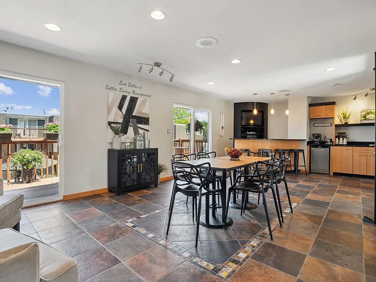 Lantern Square Apartments Spacious 1, 2 & 3 Bedrooms — Photo 10