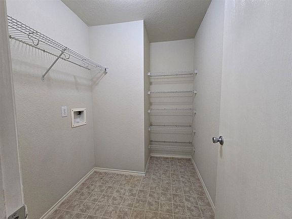 4th image of 6527 Fairbrook Park Ln