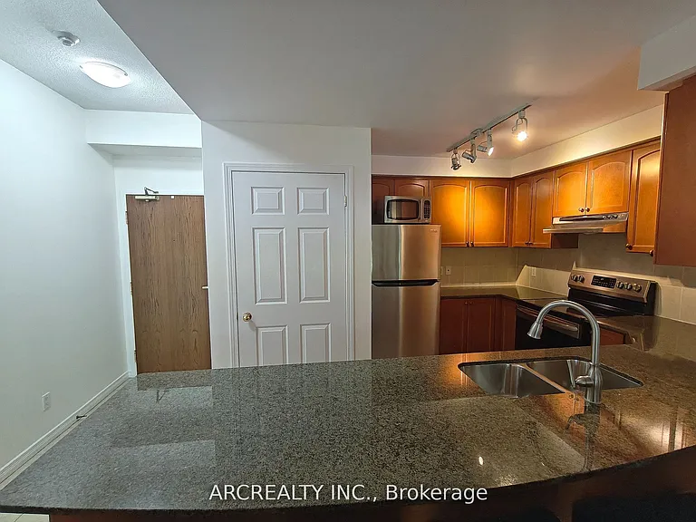 2 Maison Parc Ct #406 — Photo 6