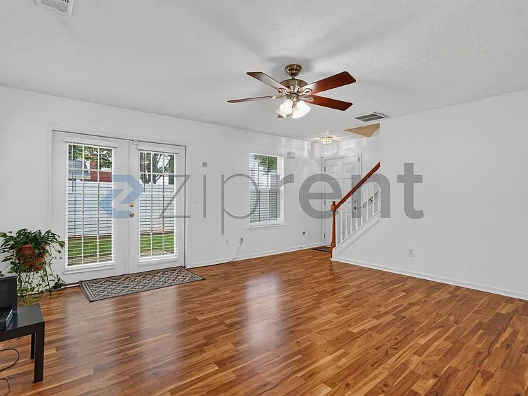 100 Oak Grove Pl — Photo 3