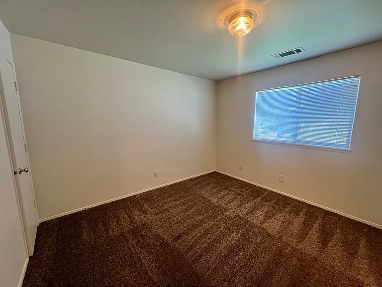 709 NE Savannah Dr #3 — Photo 15