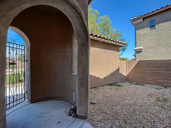 4th image of 10021 Village Walk Ave