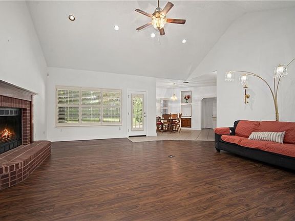 2nd image of 13091 Holly Ct