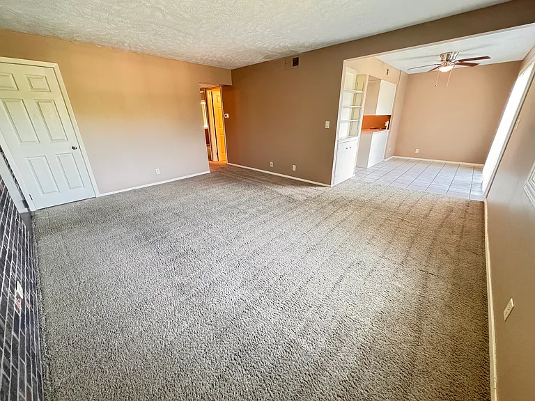 4403 S 27th St #6 — Photo 8