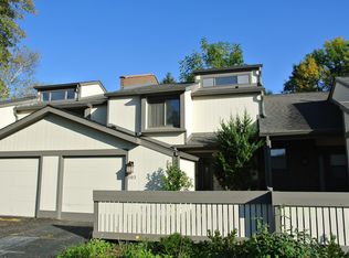 102 Ginger Ct, Rolling Meadows, IL 60008