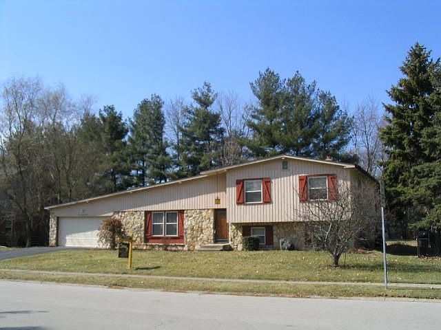 Tri-level in Woodland Green