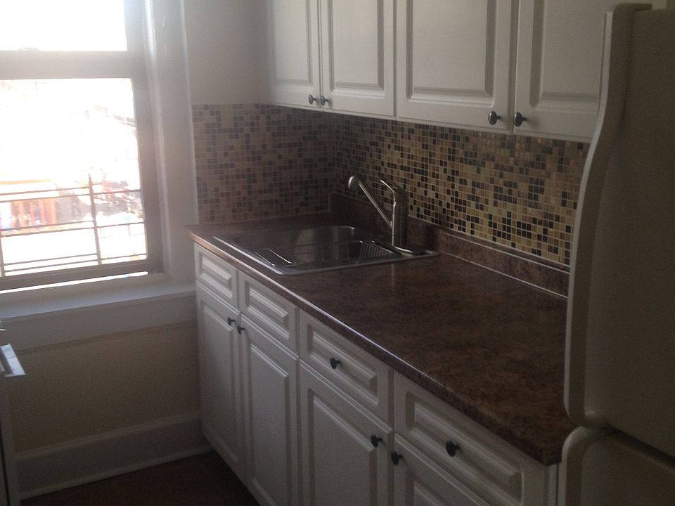 2nd image of 3008 Broadway Ste 3