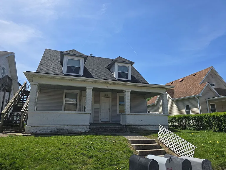 Cozy 3 Bedroom Upstairs Apartment- Available Now! W+D Hookup! Pet Friendly! — Photo 7